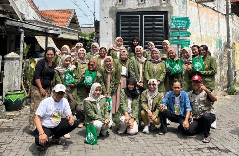 Kunjungi Wisata UMKM Kampung Lontong, Mahasiswa UPN Surabaya