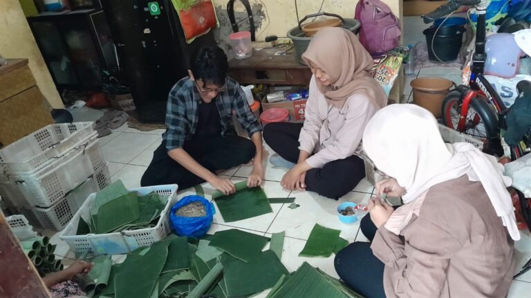 Kunjungan Wisata UMKM Kampung Lontong, Siswa SMAN 15 Surabaya